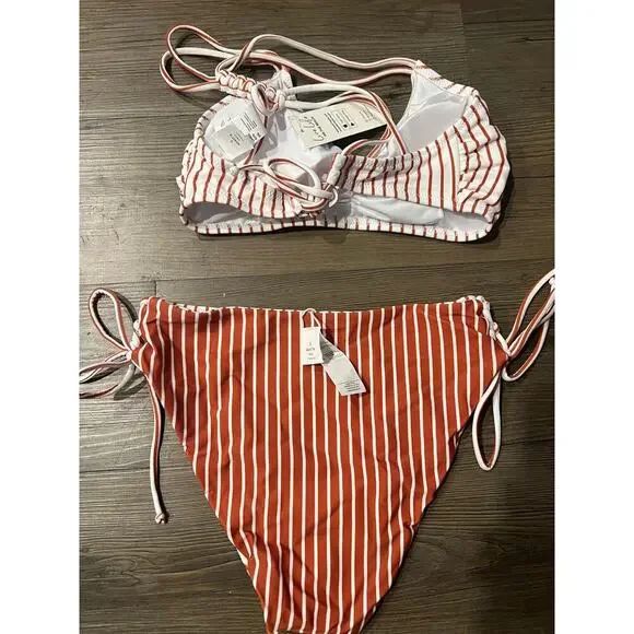 NWT- Cupshe bikini with reversable bottom - Picture 5 of 6